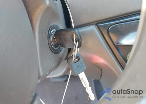 2000 Ford Focus Se from USA, damaged, VIN 1FAFP3434YW401903